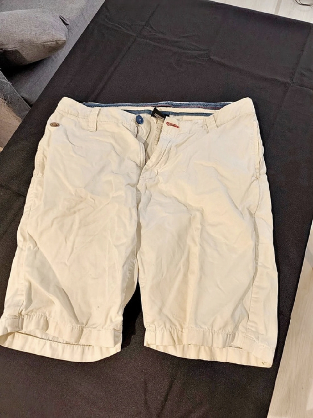 Suko Cargo Shorts in Cream